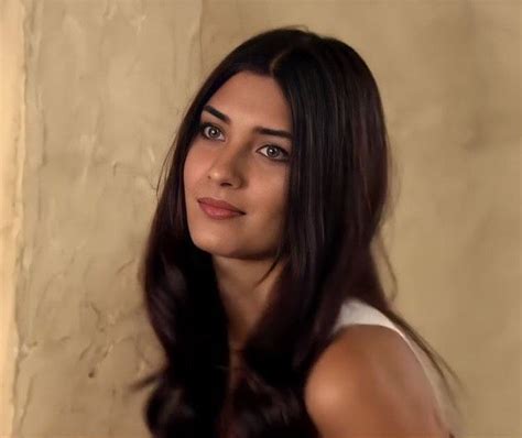 Tuba Büyüküstün Actresses Hair Instagram Asian Energy Number Film Inspiration