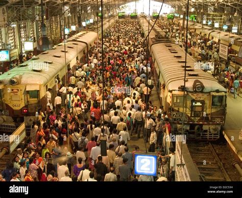 Churchgate railway station mumbai Banque de photographies et dimages à