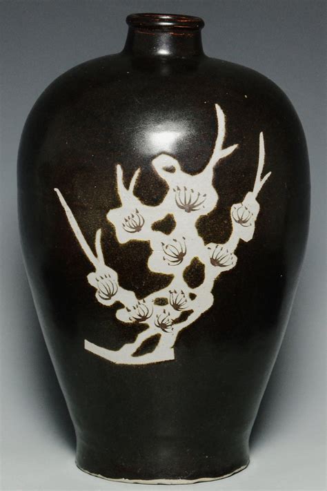 A Southern Song Dynasty Jizhou Phoenix Meiping Vase