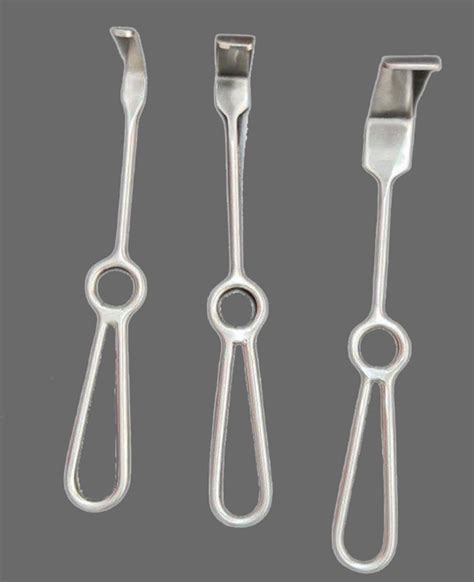 Right Angle Retractor, For Orthopedic Surgery, Length: 7 Inch,8 Inch And 10 Inch at Rs 600 in Delhi