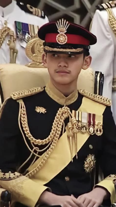 ยิ้มทีใจละลาย🫅💕#princewakeel #เจ้าอับดุลวาคีล #เจ้าชายบรูไน🇧🇳 | TikTok