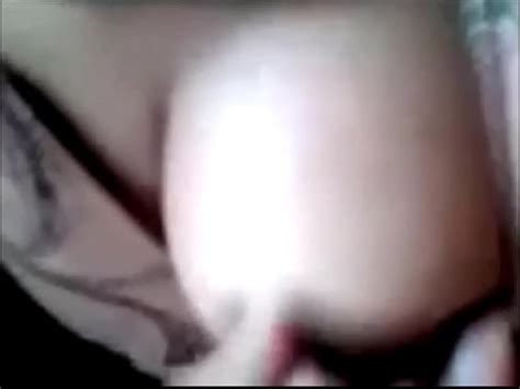 El pezón de Priya se presionó A XVIDEOS