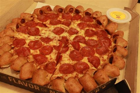 Pizza Hut hot dog stuffed crust pizza review - Business Insider