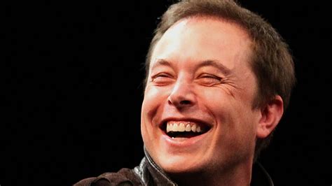 Il patrimonio di Musk è crollato di 170 miliardi per colpa di Tesla