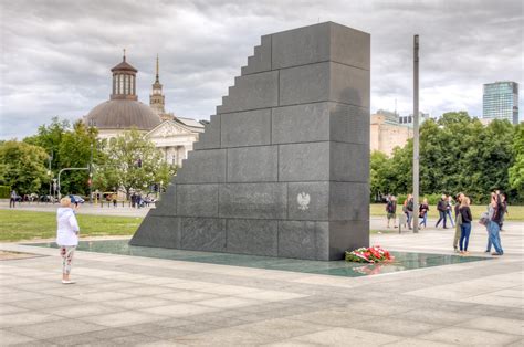 Pomnik Ofiar Tragedii Smole Skiej Roku Monument To The