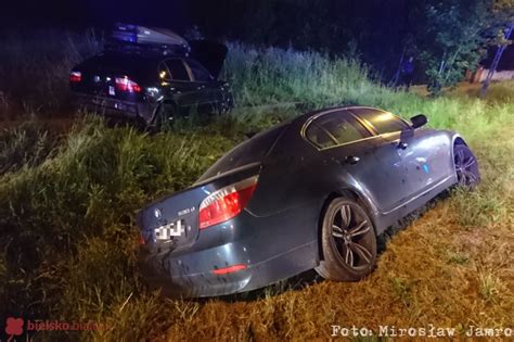 BMW wylądowało w rowie Odbiór paczki z poślizgiem foto