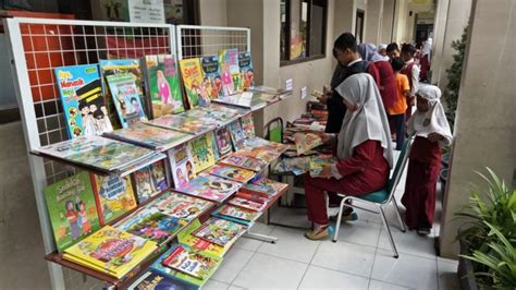 Bazar Buku Gugah Semangat Siswa Sdmt Ponorogo