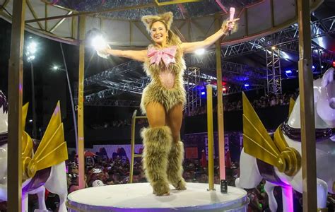 Claudia Leitte Abre O Carnaval De Salvador Look Inspirado Em Parque