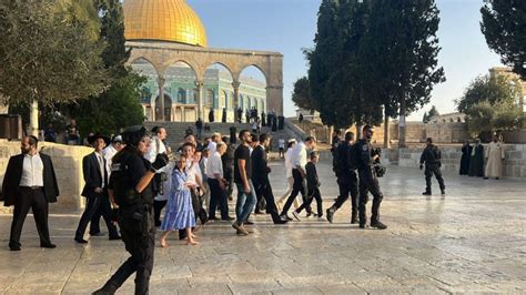 Siedler dringen erneut in Innenhöfe der Al Aqsa Moschee ein SabaNet