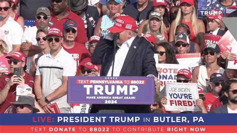 El vídeo del atentado a Trump: se escuchan disparos, se toca el cuello