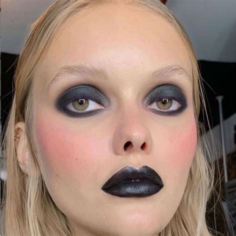 10 Bold Black Lip Liner Looks That Are Guaranteed Head Turners