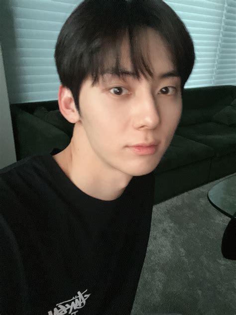 잡담 황민현 셀카 진짜 간절함 없이 찍는다 인스티즈instiz Kpop예능 카테고리