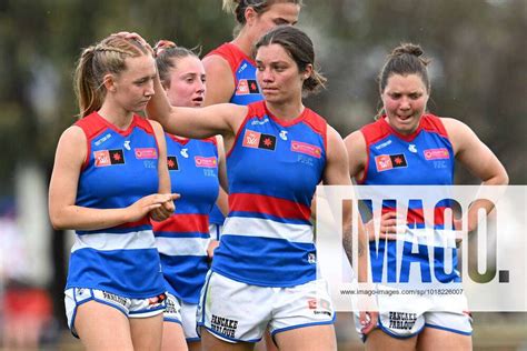 Aflw Magpies Bulldogs Ellie Blackburn Of The Bulldogs Centre Leads