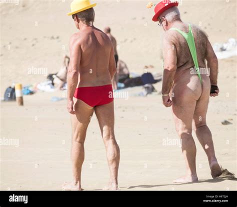 Hombre Vistiendo Mankini Fotograf As E Im Genes De Alta Resoluci N Alamy