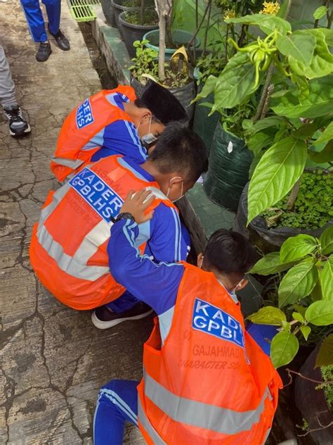 Sekolah Adiwiyata Kebersihan Sanitasi Dan Drainase Sd Ihsaniyah Gajahmada