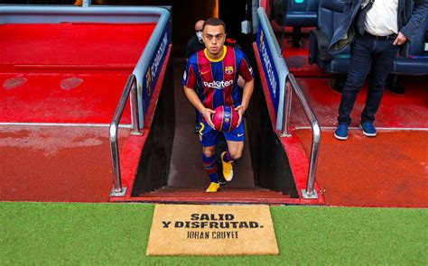 Sergiño Dest Juggling On Barcelona Unveiling: Good Or Bad?