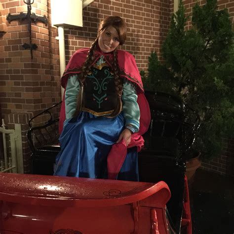 Anna in Kristoff's sleigh at the 24 hour Disney party! | Disney cosplay ...