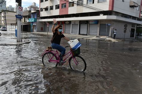 A Gazeta Chuva No ES Tempestade Raios Causa Alagamentos Na