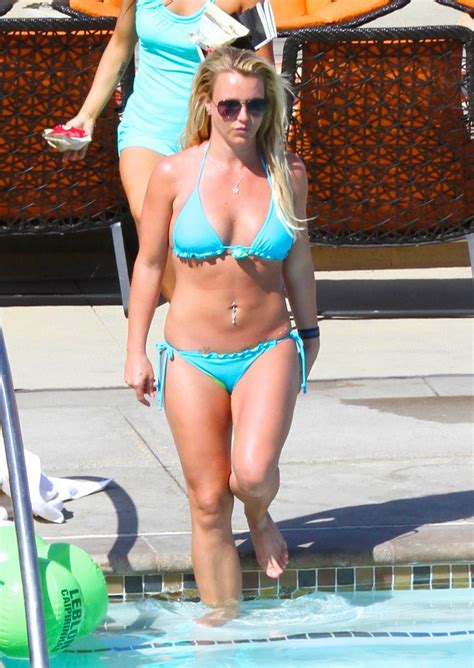 Afamadas Britney Spears Se Deja Ver En Bikini Para Demostrar Que Vuelve A Tener Un Cuerpazo