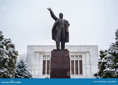 BISHKEK, KYRGYZSTAN: Vladimir Lenin Statue Located Behind the National Museum Stock Photo ...