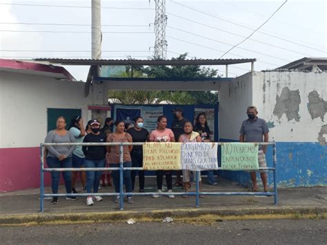 Padres de familia toman jardín de niños por malos manejos