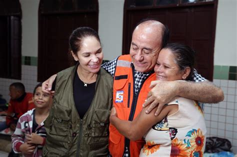 Prefeito E Vice Prefeita Visitam Abrigo Administrado Pelo Munic Pio Na