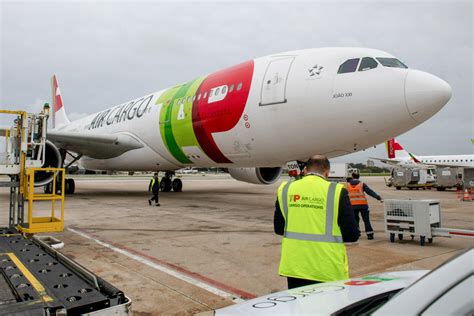 Tap Air Cargo Destinos Diferentes Para Dois Avi Es De Passageiros