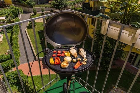 Best Small Grills For Apartments Balconies Small Patios And Rooftops