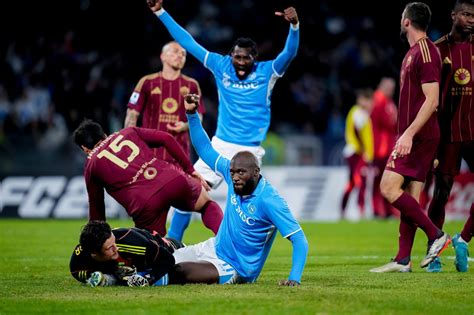 Il Napoli Batte La Roma Con Un Gol Di Lukaku Si Riprende Il Primo