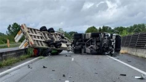 Accident de poids lourd sur l A 20 l autoroute coupée dans les deux sens