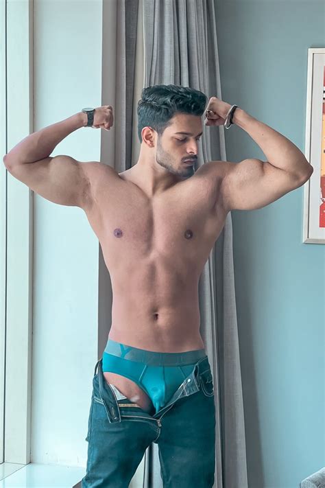 Hot Dudes Good Mood On Twitter Rt Hfitguys Model Kartikeybhard