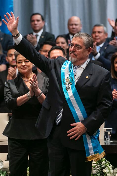 Bernardo Arévalo jura como nuevo presidente de Guatemala Esencia