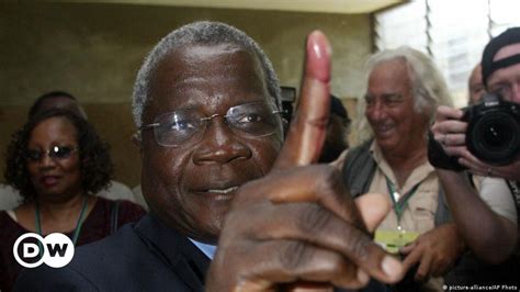 Renamo Formaliza Candidatura De Dhlakama S Presidenciais Em Mo Ambique