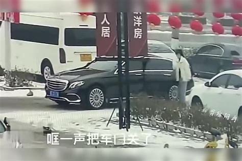 监控下的糗人糗事，两女一男乘出租车，记录仪拍下女子不要脸瞬间 记录仪 出租车 女子