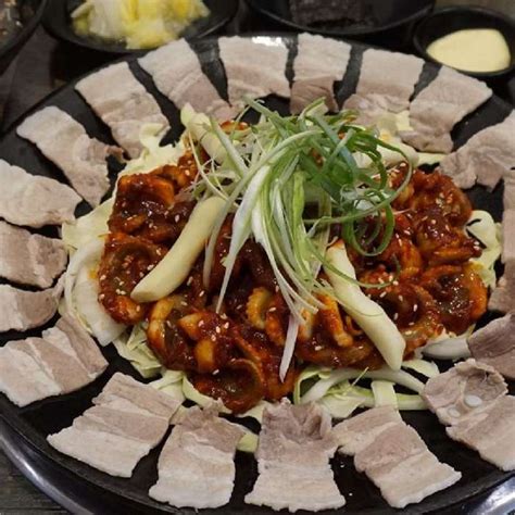 ‘생생정보 장사의신 인천 삼산동 쭈꾸미삼겹살 세트 맛집 위치는 통 큰 인심 장필구 기자 톱스타뉴스