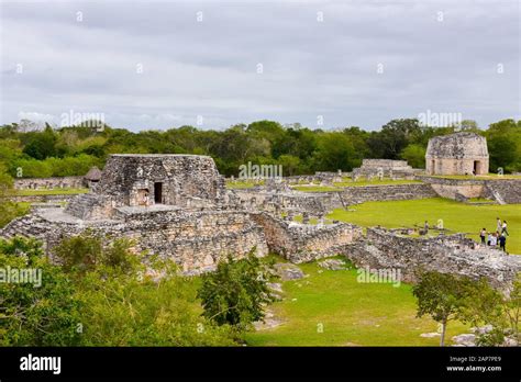 Mayapán El Sitio Arqueológico Maya En Yucatán México Fotografía De Stock Alamy