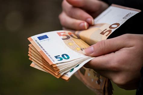 Nueva Ayuda De Hacienda De Miles De Euros Los Requisitos Son Sencillos