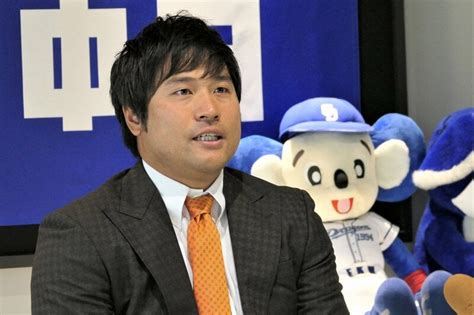 写真：【中日】平田良介氏の引退セレモニーを開催「立浪監督、加藤球団代表はじめ感謝申し上げます」 東スポweb