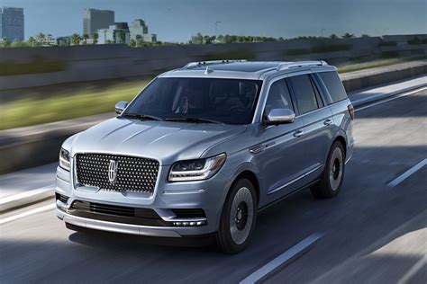 Lincoln Navigator Vs GMC Yukon