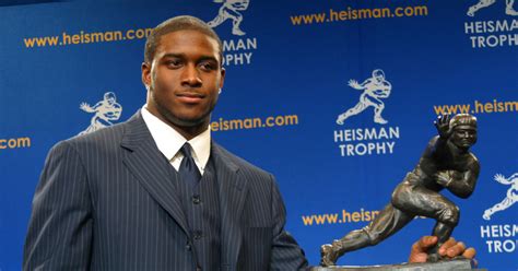 Heisman Trophy Trust welcomes back Reggie Bush, reinstates 2005 trophy