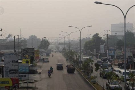 Kabut Asap Tebal Selimuti Kota Pekanbaru ANTARA News