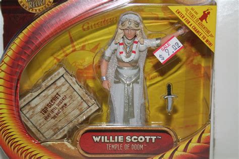 Hasbro Indiana Jones Toys - Willie Scott basic figure - Parry Game Preserve