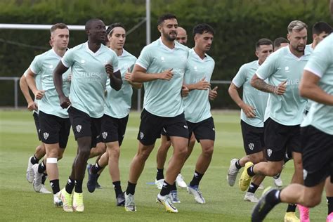 Primer Entrenamiento De La Sd Huesca Im Genes