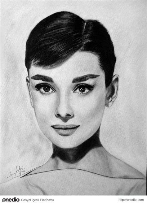 Audrey Hepburn N Unutulmaz G Zelli Ini G Steren Ll Strasyon