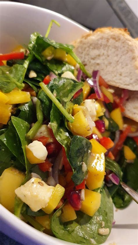 Bunter Salat Mit Spinat Und Mango Food Salad Mozzarella