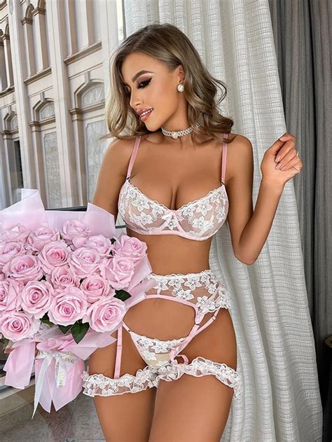 Комплект секси бельо с бродерии и жартиери Floral Embroidery Mesh Underwire Garter Lingerie Set
