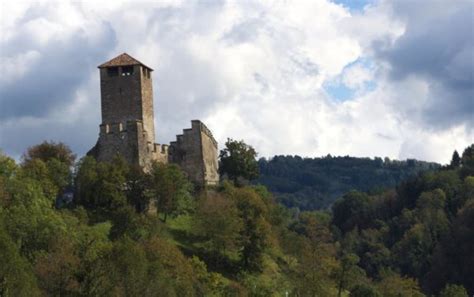 Il Castello Di Zumelle E La Grotta Azzurra Club Alpino Italiano