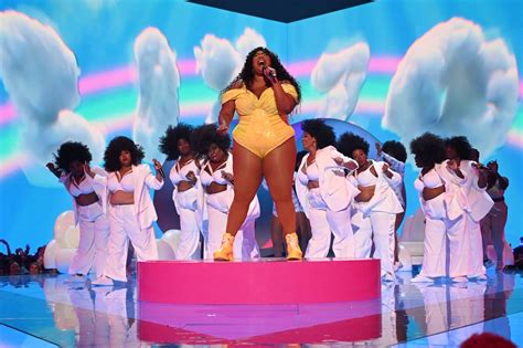 Lizzo 2019 MTV VMAs Performance Video | POPSUGAR Entertainment Photo 18