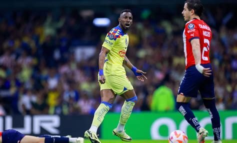 América vs Chivas La burla de Julián Quiñones a Alan Mozo en su autogol