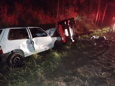 Quatro Pessoas Ficam Feridas Em Acidente Na Ers Giro De Gravata